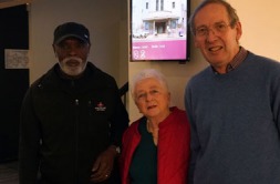 Le d&eacute;bat, en pr&eacute;sence de membre de l'association Solidarit&eacute; France Soudan, anim&eacute;e par Louis Mathieu, Pr&eacute;sident de l'association Cin&eacute;ma Parlant.