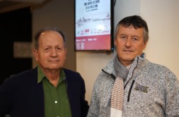 Jean-Paul Roche, vice-pr&eacute;sident de l'association France Palestine Solidarit&eacute; et Roland Nurier, r&eacute;alisateur.